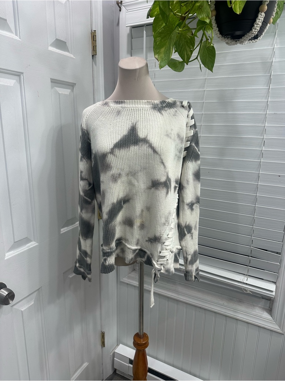 Distressed Tie-Dye Crewneck Sweater - Black & White
